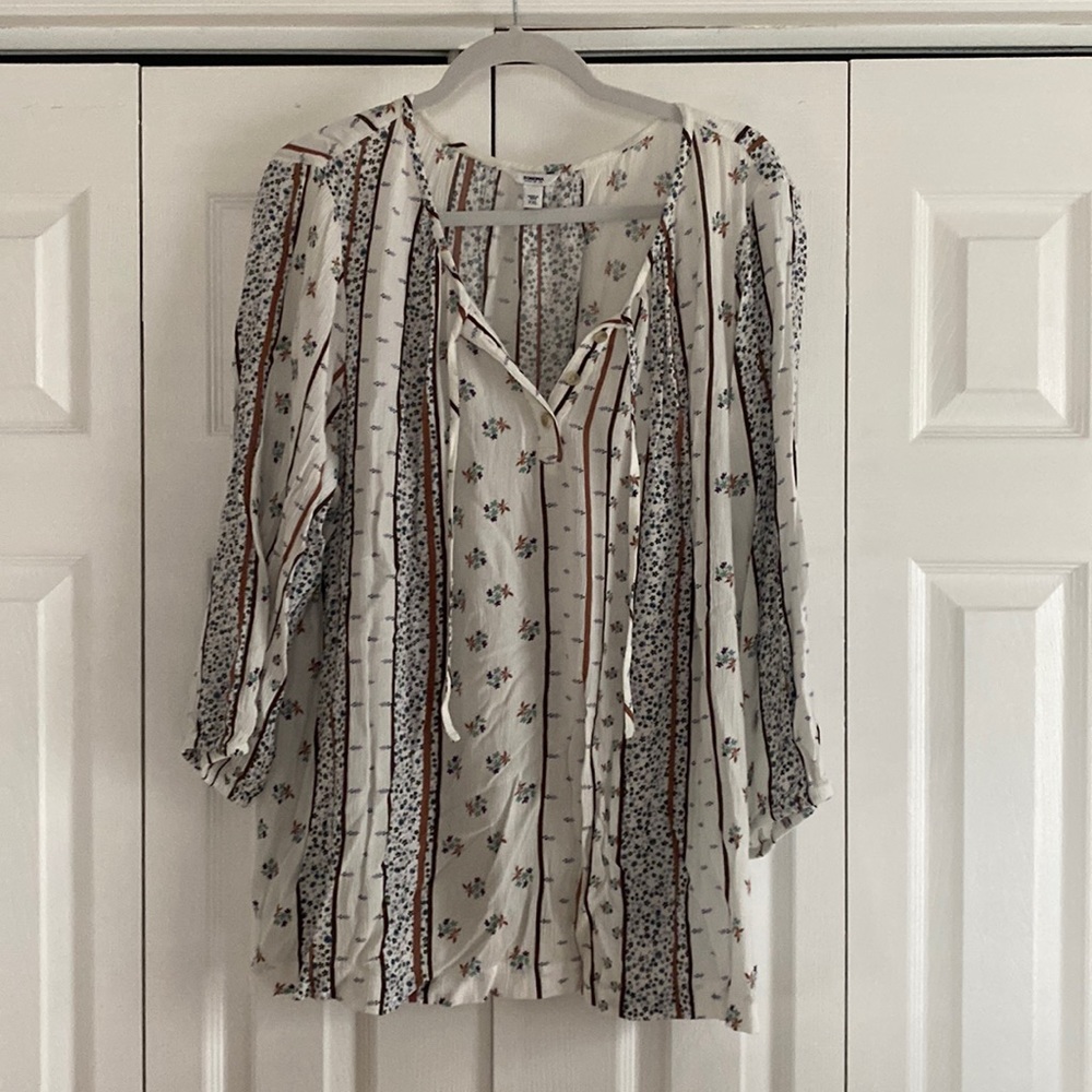 Sweet, Flowy top!